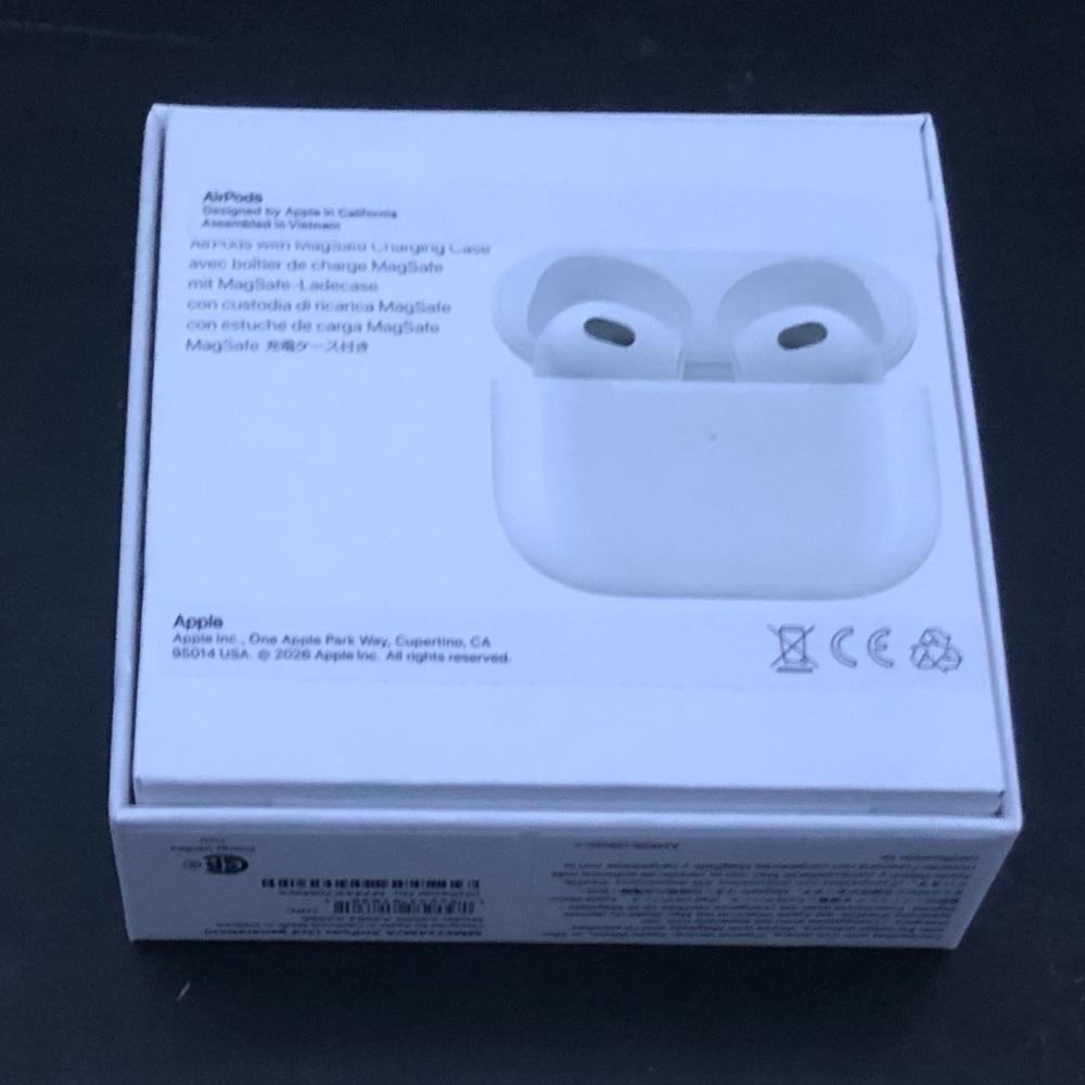BNIB - Apple AirPods 3rd Generation - Picture 3 of 4